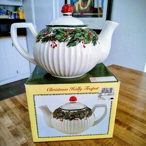 International Bazaar Christmas Holly Teapot Christmas Wreath Accent Ceramic VTG